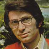 Nicola Di Bari (1971-1972) - Nicola di Bari, originario di Zapponeta in provincia di Foggia, trionfa a Sanremo sia nel 1971 che nel 1972. La prima affermazione avviene con il brano �Il cuore � uno zingaro�, l�anno seguente il bis con la poetica �I giorni dell�arcobaleno� 